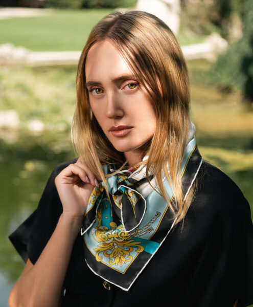 Fotografia di moda per campagna pubblicitaria foulard da donna in seta