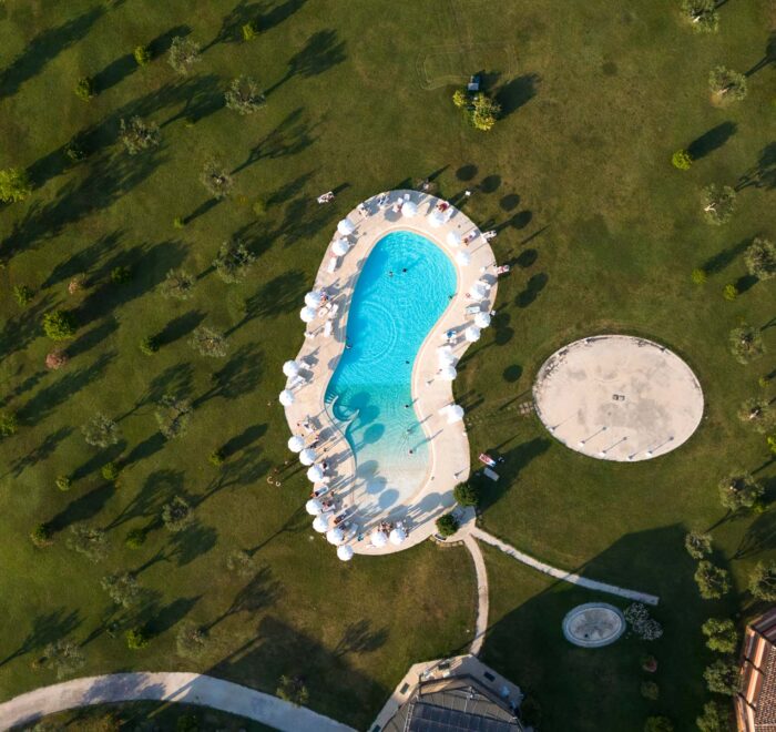 foto aerea drone piscina